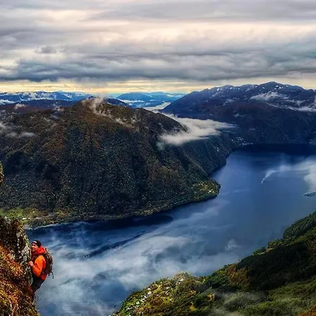 Skjerping Gardshus, * Lonevåg