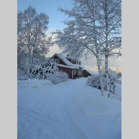 בית חווה Skjerping Gardshus, *